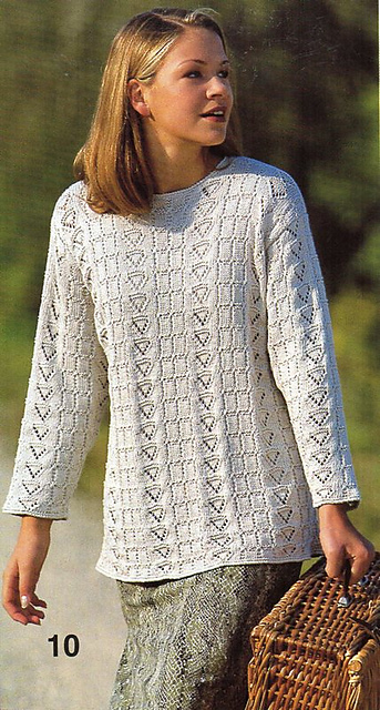 # 10 Hellgrauer Musterpulli