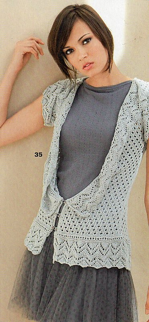 # 35 Jacke mit Rüschenblenden