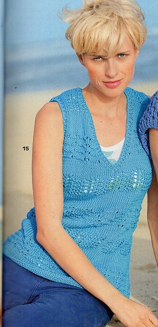 # 15 Top turquoise avec bandes à motif