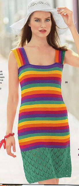 # 26 Streifenkleid mit Ajourpasse