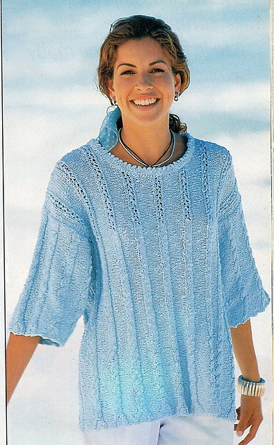 # 24 Hellblauer Musterpulli