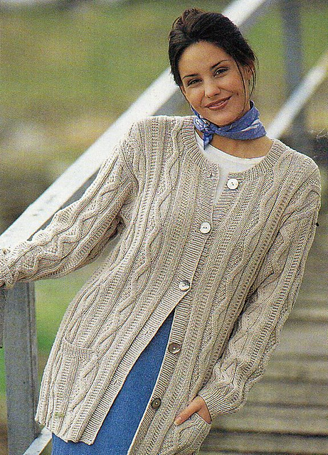 # 31 Strickjacke in Beige
