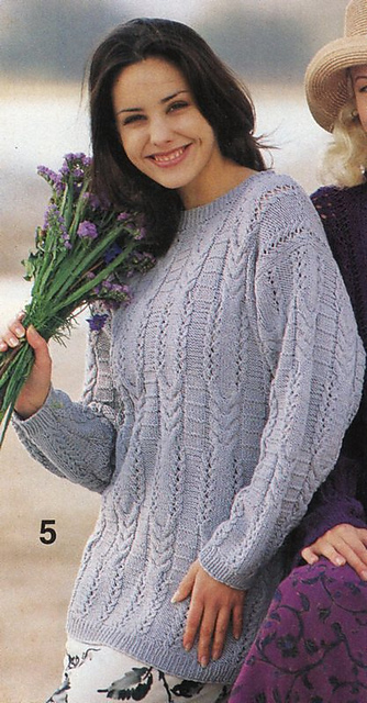 # 05 Grauer Musterpulli