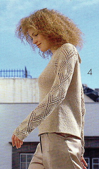 # 04 Raglanpulli in Beige mit Ajourärmeln