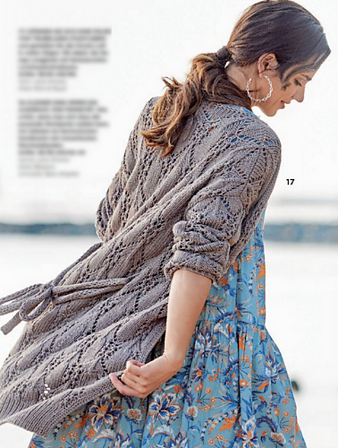 # 17 Lochmuster-Jacke in Taupe