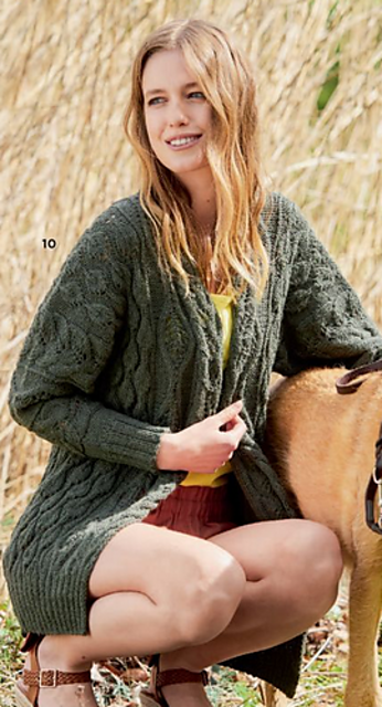 # 10 Olivgrüne Jacke mit Blattmustern