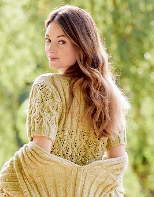 # 32 Kurzarmpullover mit Zopf-Ajourmuster