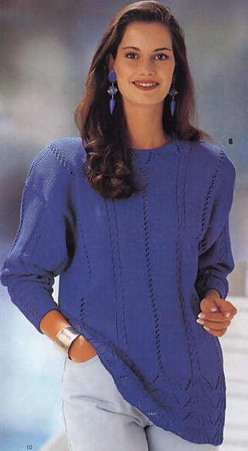 # 08 Blauer Longpulli mit Bordüre