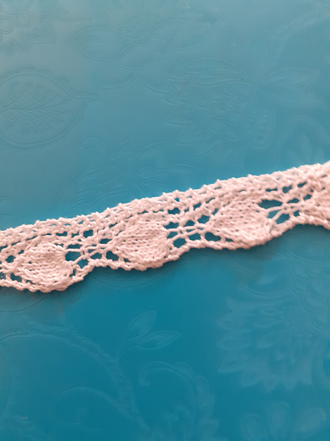 Knitted Leaf Edge