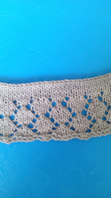 Pretty Open Diamond Border