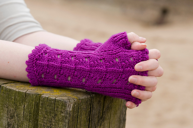 Ngaio mitts