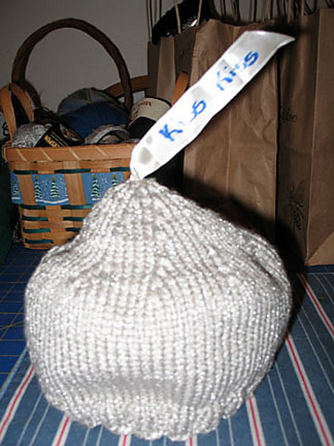 Sparkly Kiss Cap