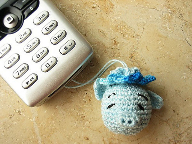 Piggie Cellphone Ornament