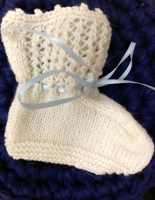 Prince of Wales' Feathers Set (Bootees)