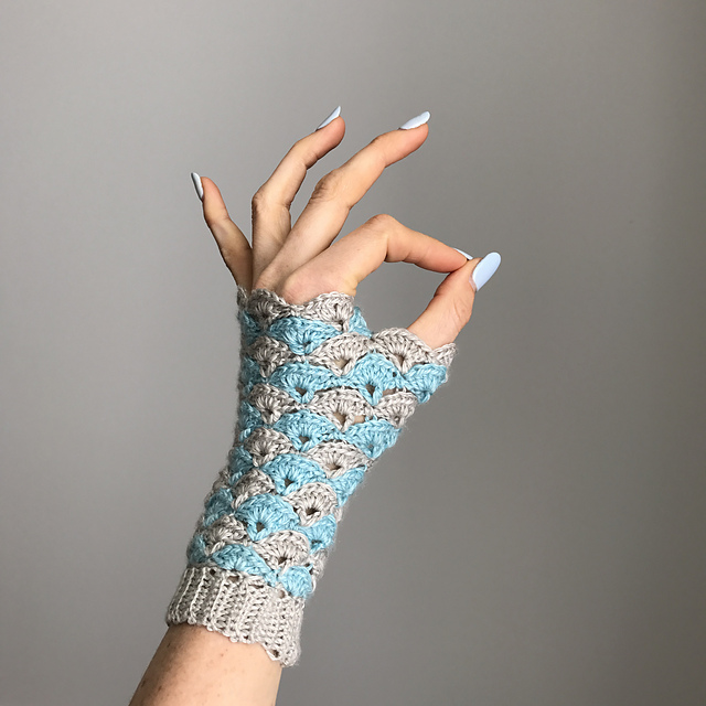 Shell We Dance? Fingerless Gloves