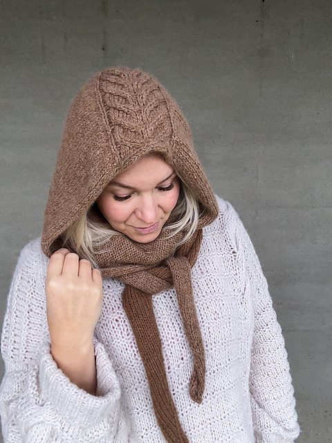 Ravelry: Crown Hood Scarf pattern by Paula Narkiniemi