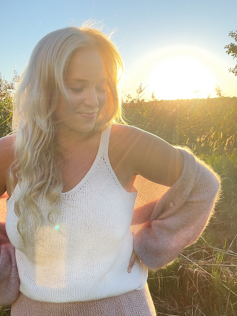 Simple knitted top