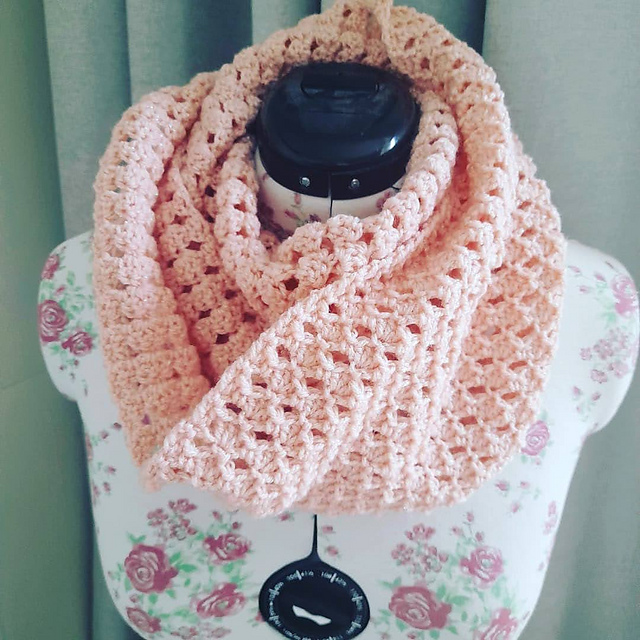 Sparkly Shell Cowl