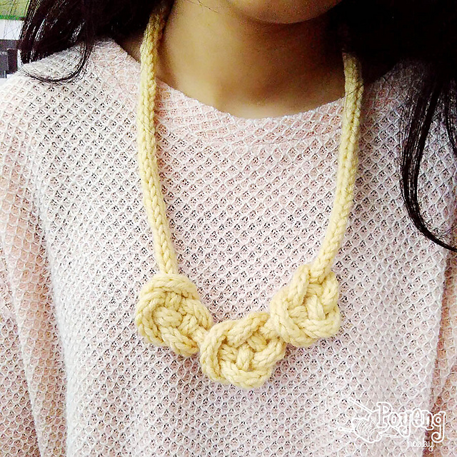 The i cord Tripleknot Necklace