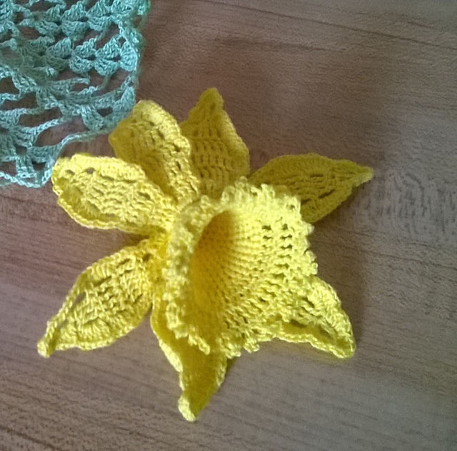 Daffodil Doily #D-214