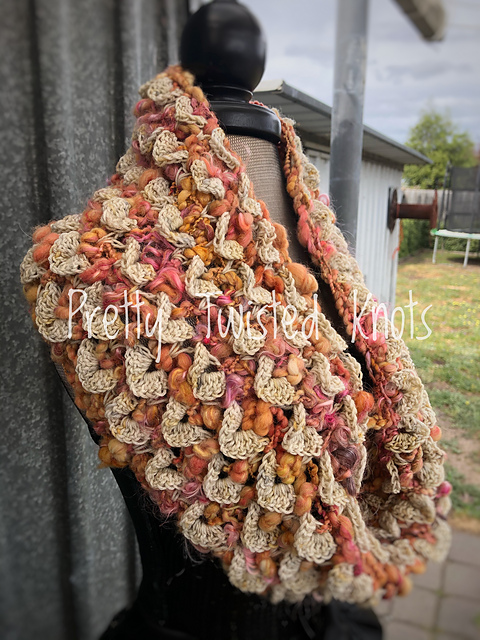 Crocodidilly Wow Cowl