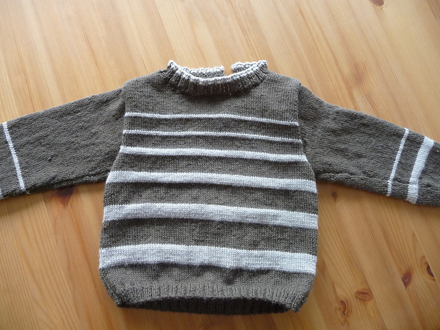 #035-T9-606 Le pull rayé