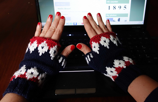 Blogger's Xmas Mittens