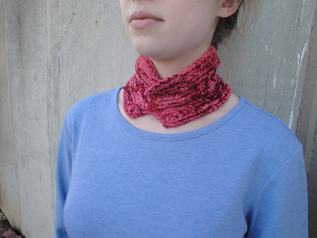 Design E. Snug Neckwarmer