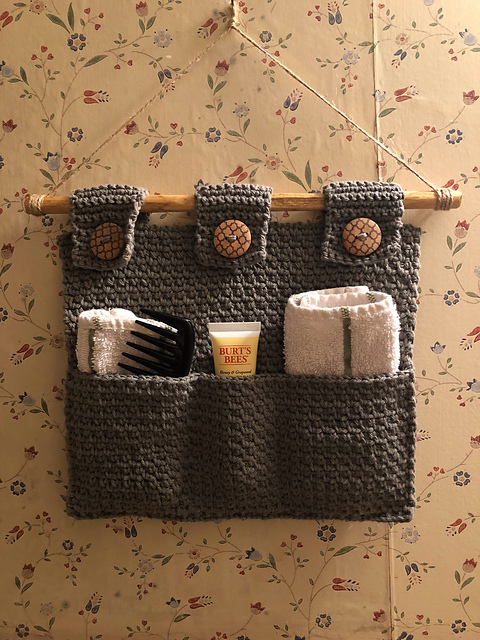 Hanging bathroom storage