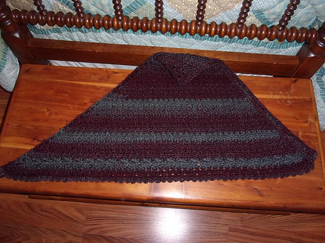 V cable shawl