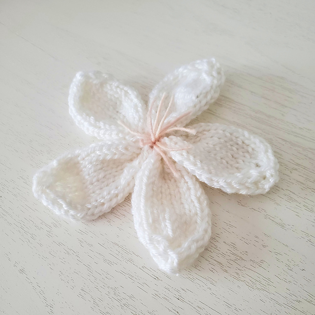 Large Knitted Cherry Blossom