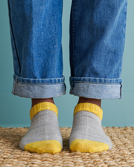 Easy Heel Colorblock Socks in Fine Print