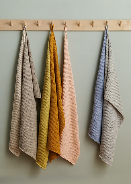 Heel Stitch Hand Towel In Serif