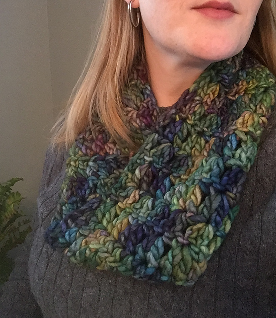 Quick Twist Crochet Cowl