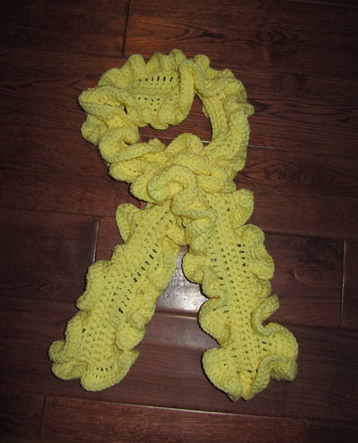 Keyhole Ruffle Scarf
