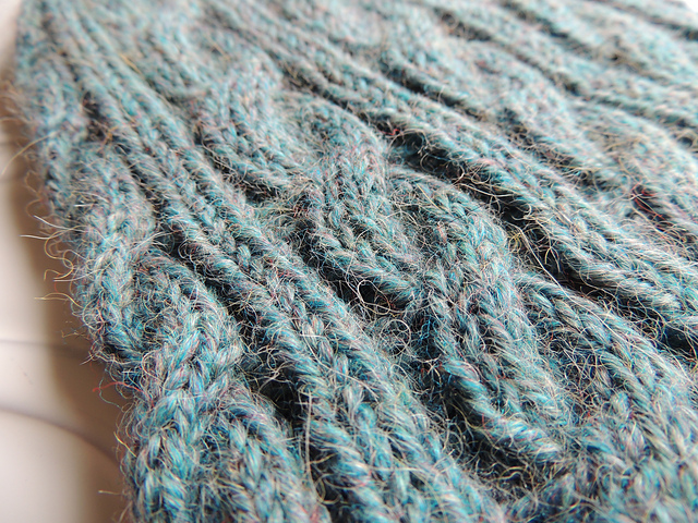 teach your cables well...cabled beanie