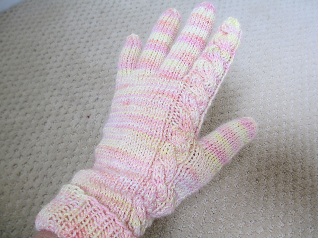 #26 Gloves with cable