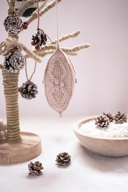 Vintage Cable Ornament