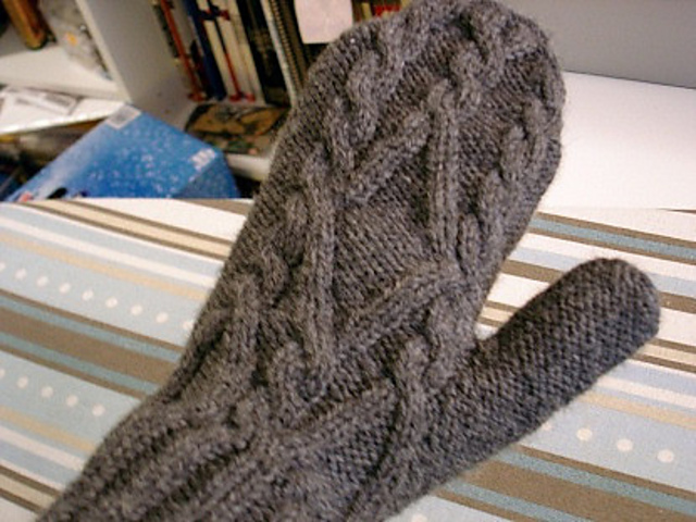 Cable Trellis Mittens