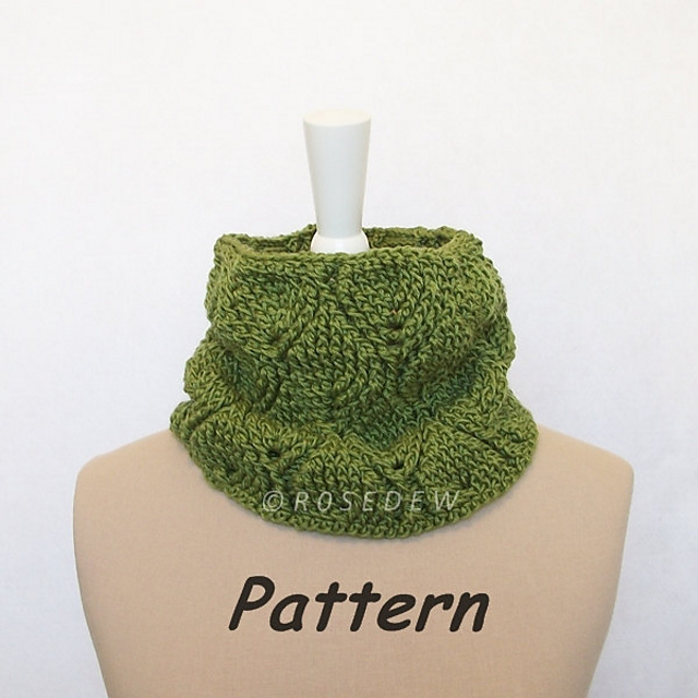 Leafy Neck Warmer
