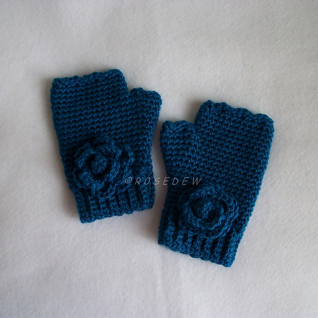 Ribbed Cuff Fingerless Mitts with Rosettes