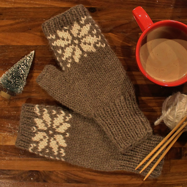 Snow Dear Mitts