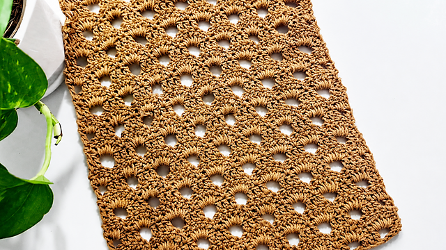 Caramel Arcade Table Runner