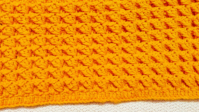 Easy Pumpkin Stretch Blanket