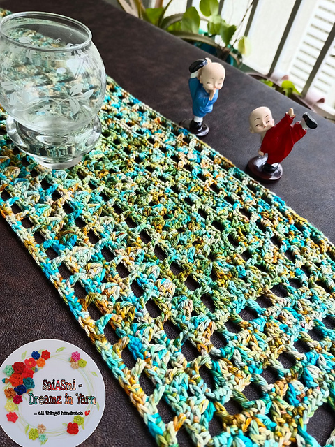 Peek-a-Boo Granny Table Runner