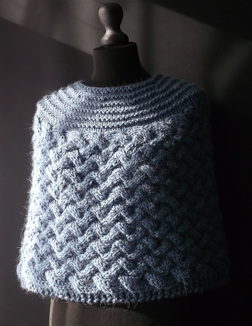 Chunky Cabled Capelet