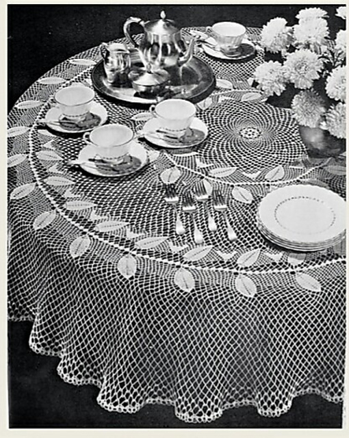 Garland of Leaves Tablecloth A-323