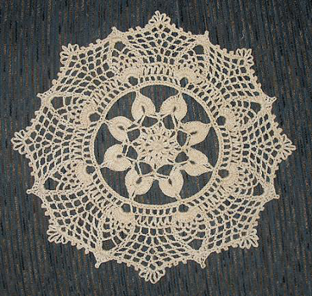 Irish Pineapple Filet Doily