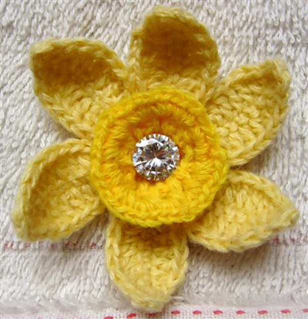 Brooch 12 – Yellow flower 2