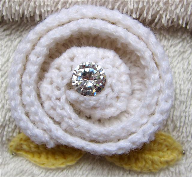 Brooch 9 – White rose 1
